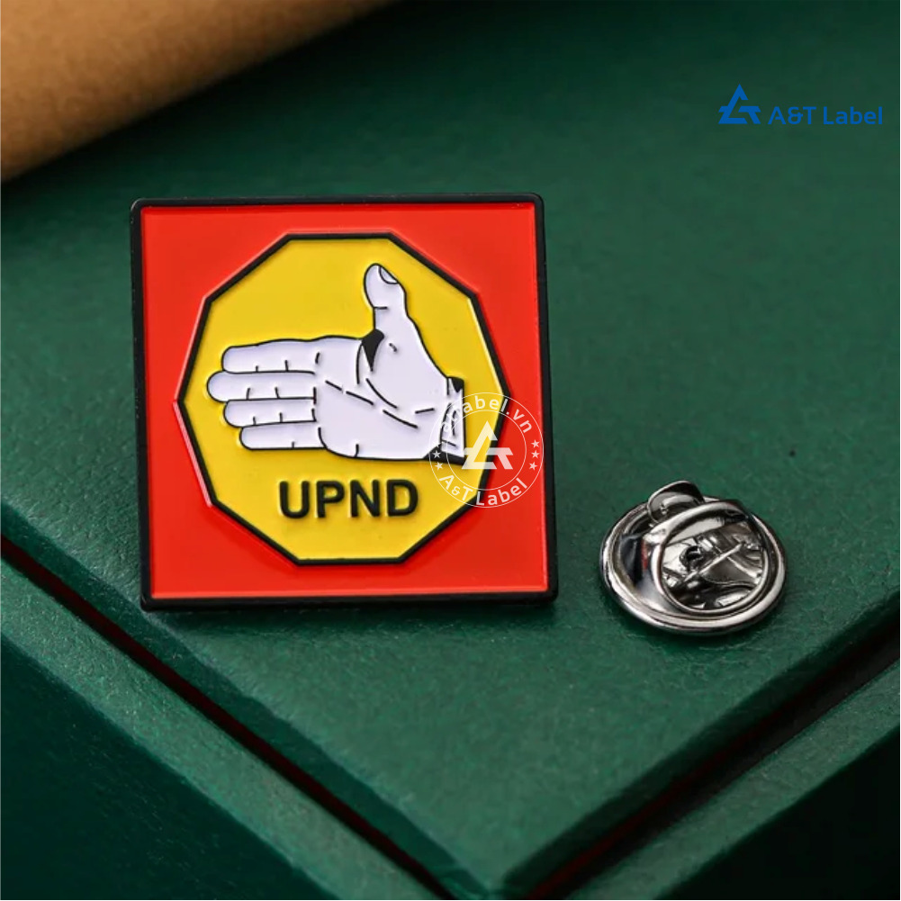 Thiết kế pin cài áo theo hình vuông