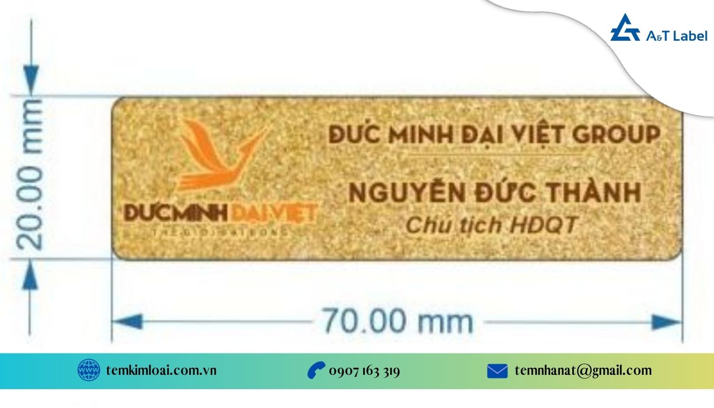 Một trong các mẫu bảng tên nhân viên được làm bằng thiết kế đồng