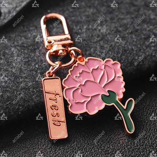 Móc khóa kim loại hình tròn, có kích thước nhỏ gọn dễ dàng mang theo bên mình