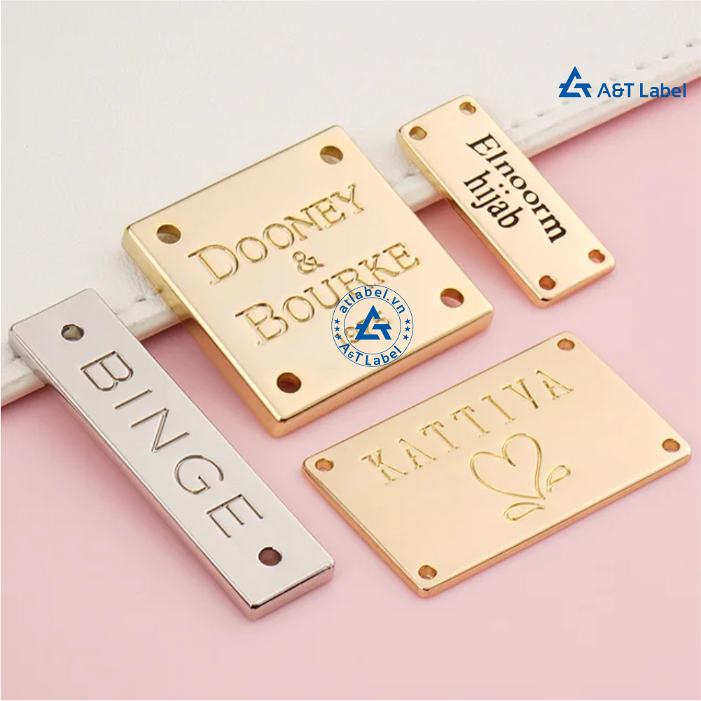 Phương pháp dập, ép nổi trên tem thời trang gắn quần áo