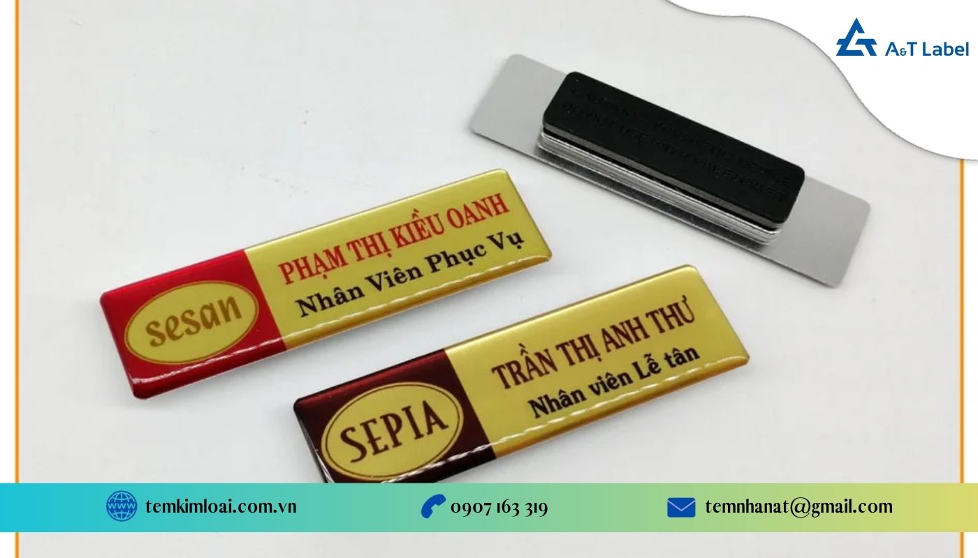 Thẻ tên nhân viên cố định đã in sẵn logo công ty và tên