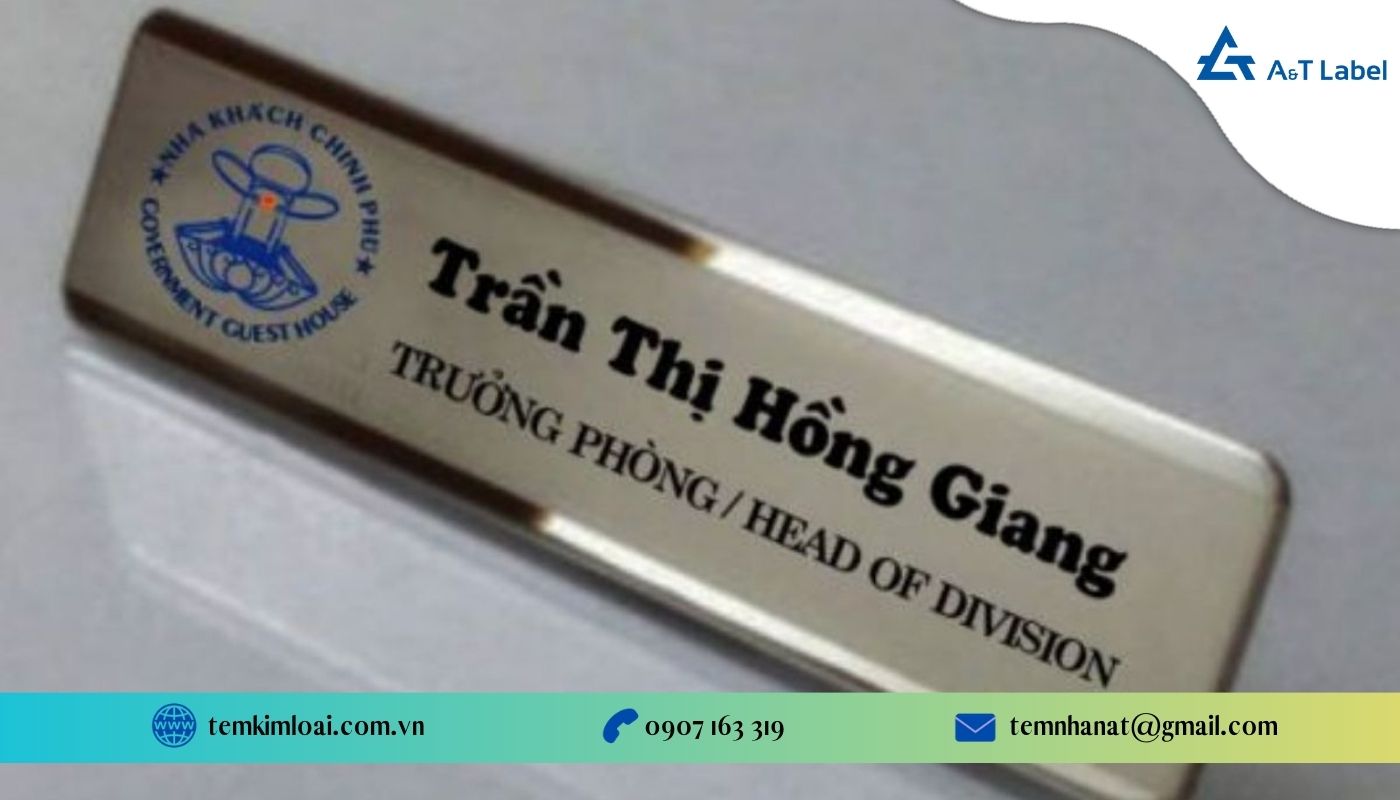 Bảng tên nhân viên đẹp, dễ dàng thay tên