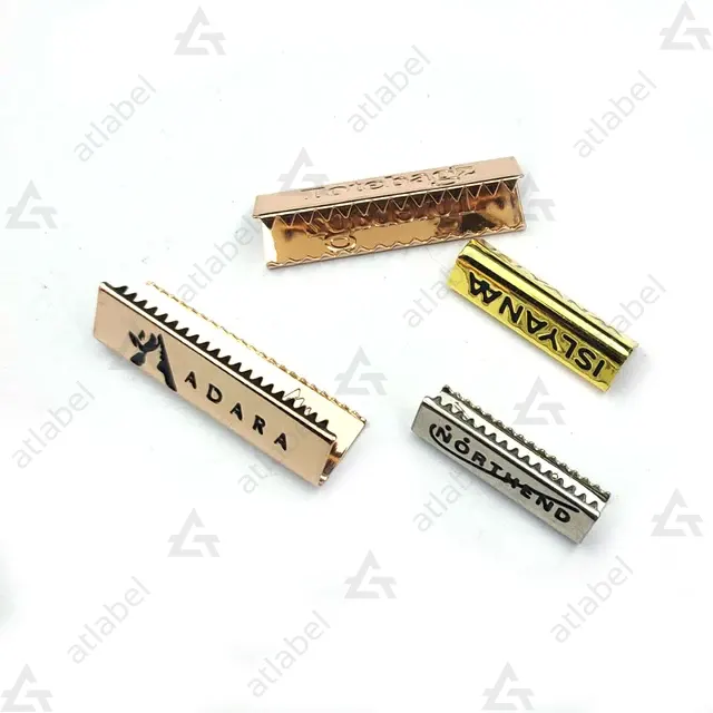Phụ kiện kẹp ve áo được ứng dụng trong sản phẩm giày dép