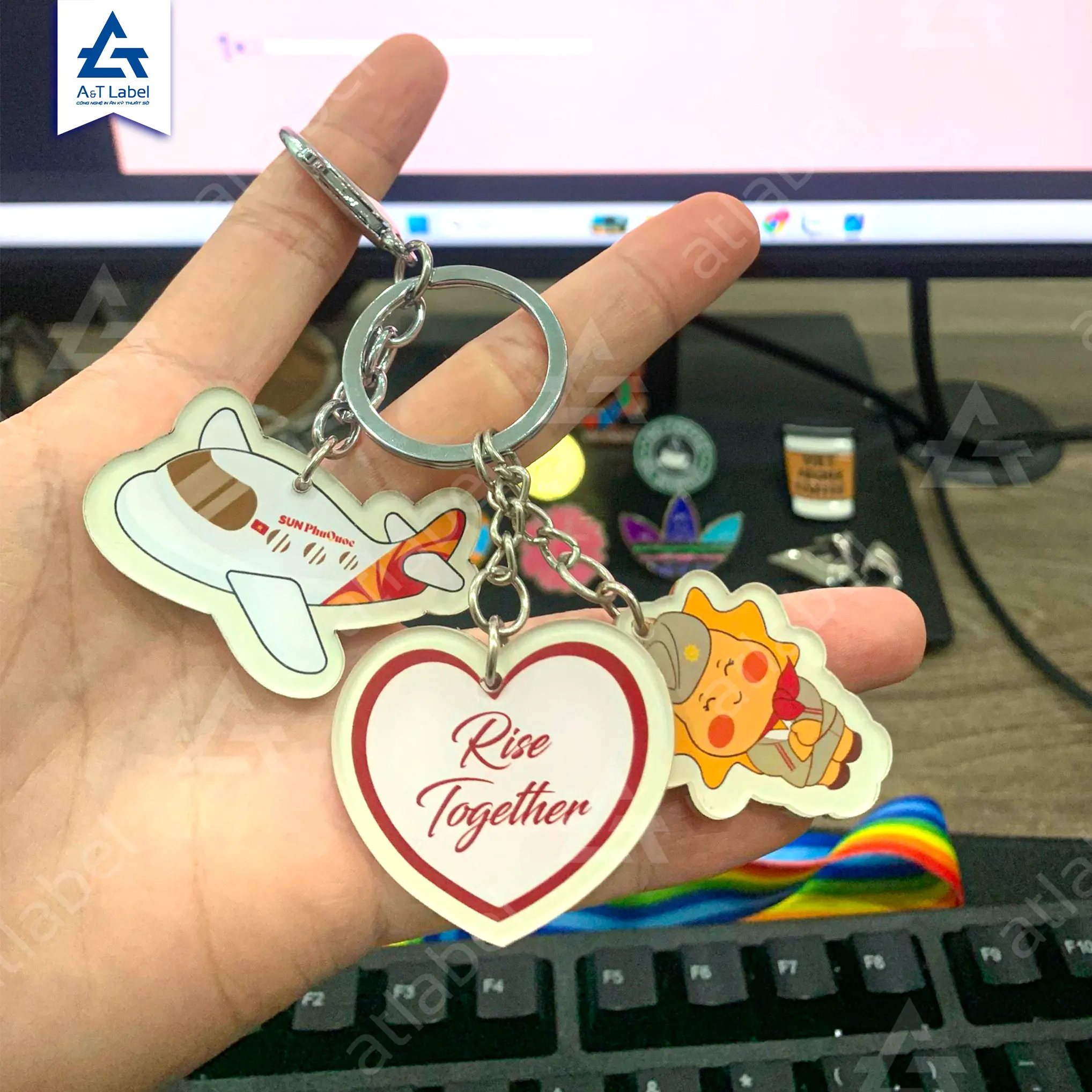 Huy hiệu cài áo làm bằng chất liệu mica